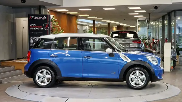 MINI Countryman view 4