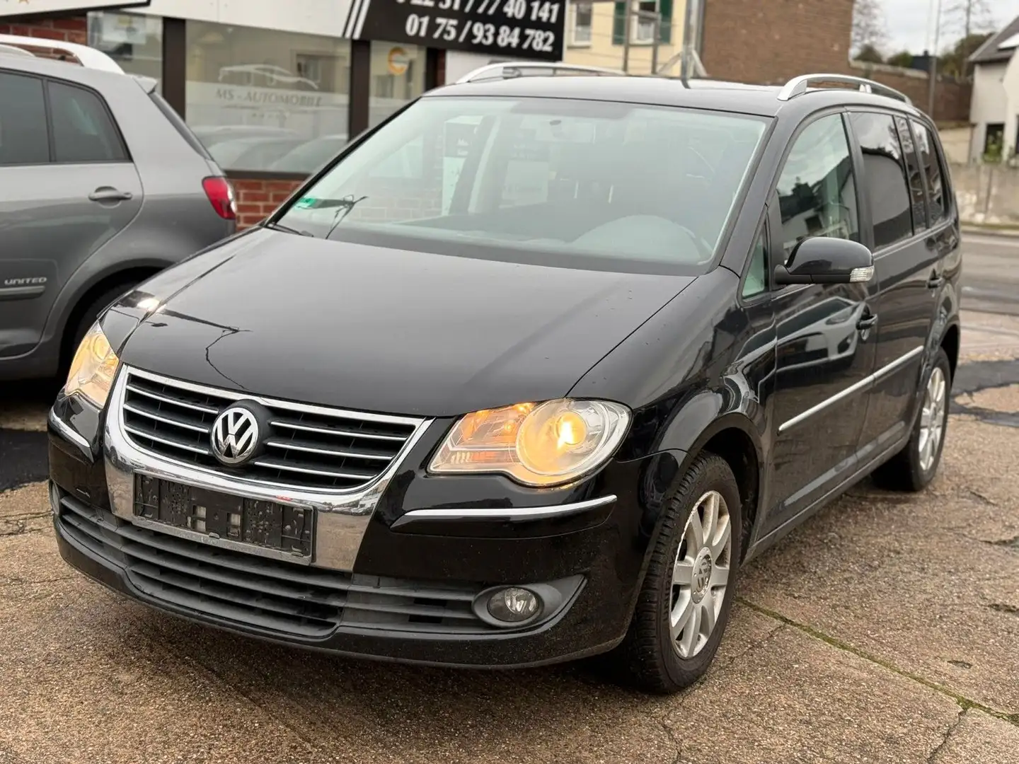 Volkswagen Touran Highline*GARANTIE*TÜV*CHECKHEFT*NAVI Schwarz - 1