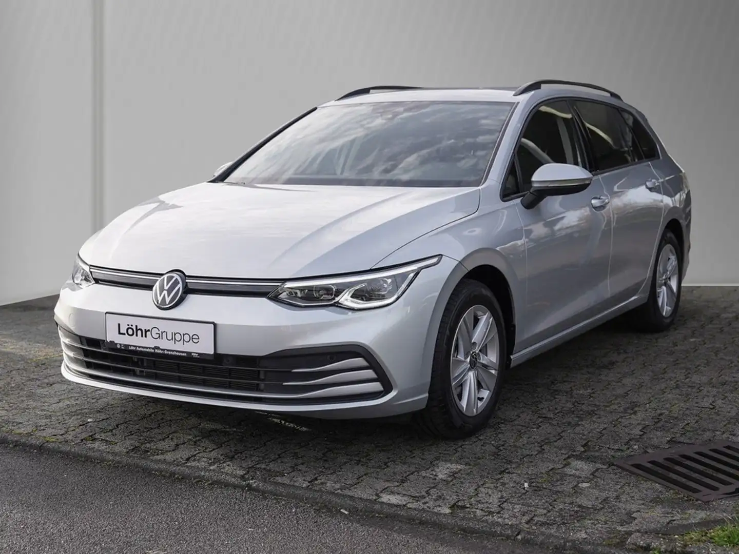 Volkswagen Golf VIII Variant 1,5 eTSI Life DSG,LED,Navi,App Con... Silber - 2