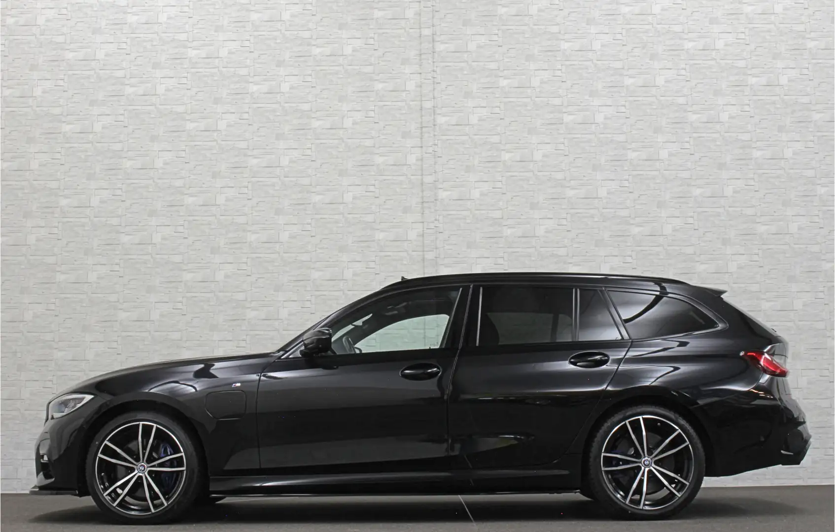 BMW 330 3-serie Touring 330e 292PK xDrive M-Sport Pro | 36 Noir - 2