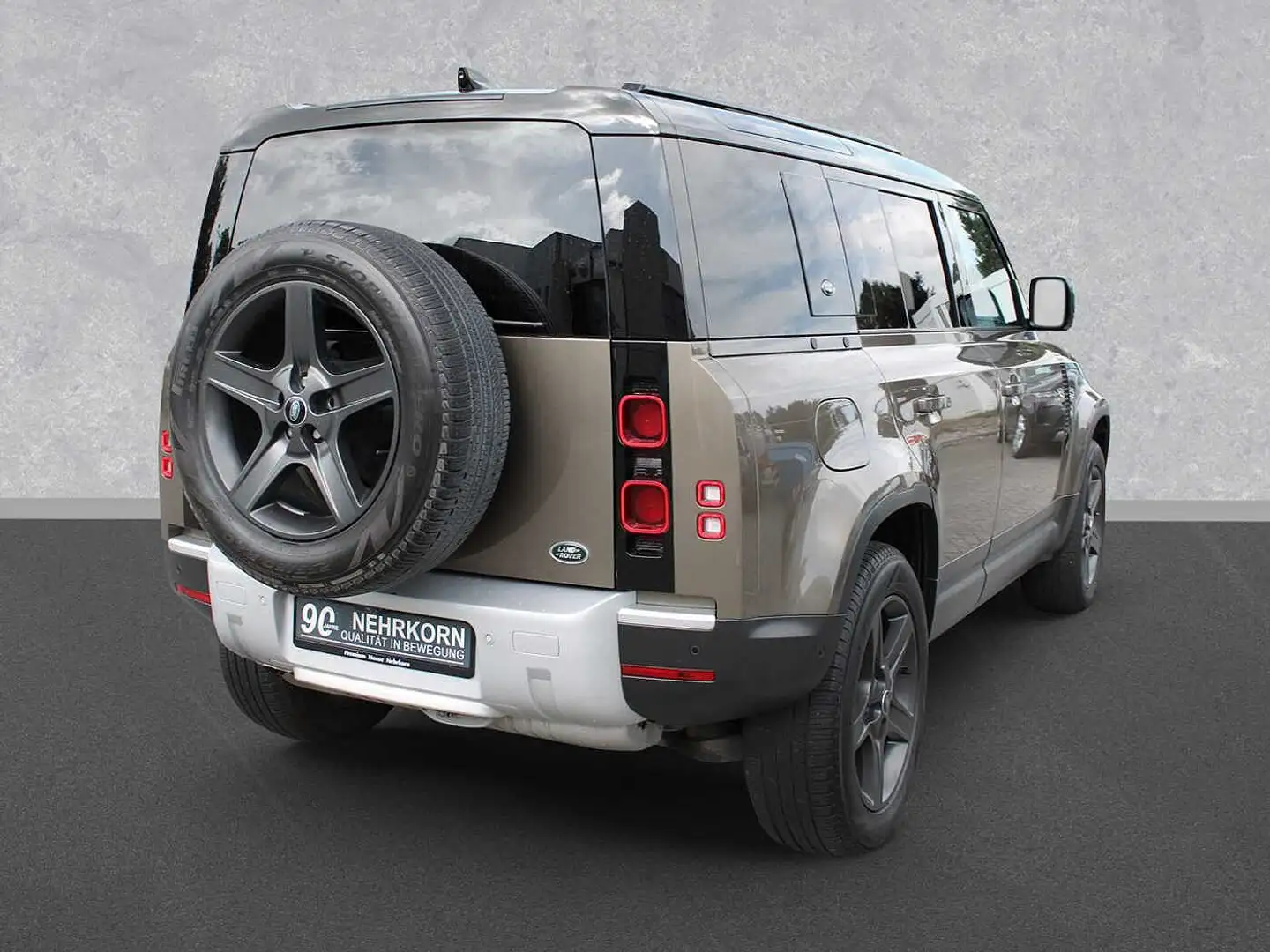 Land Rover Defender 110 SE D250 AWD SE Gold - 2