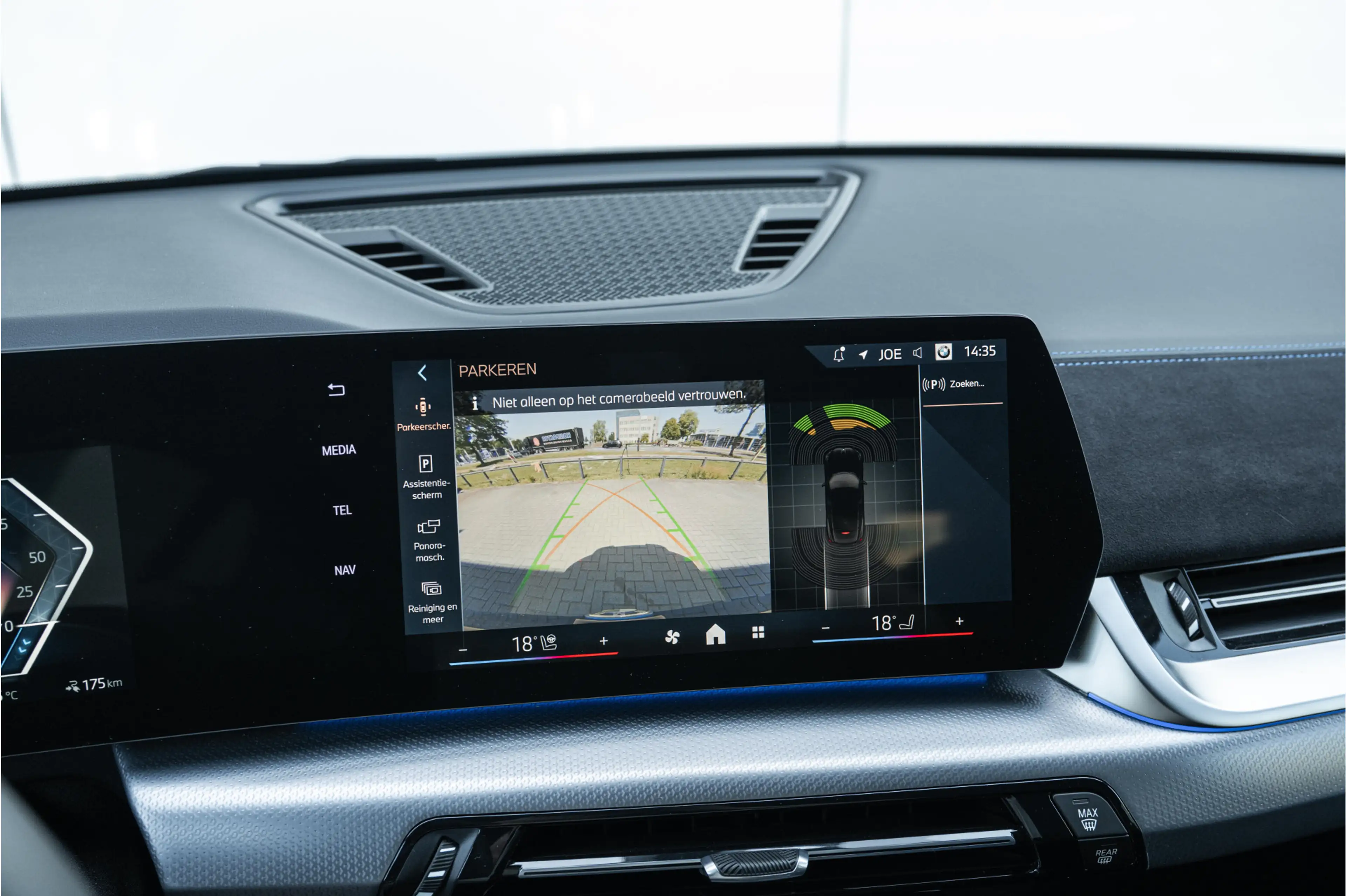 BMW iX2 eDrive20 M Sport / Sportstoelen / M Adaptief onder — photo 7