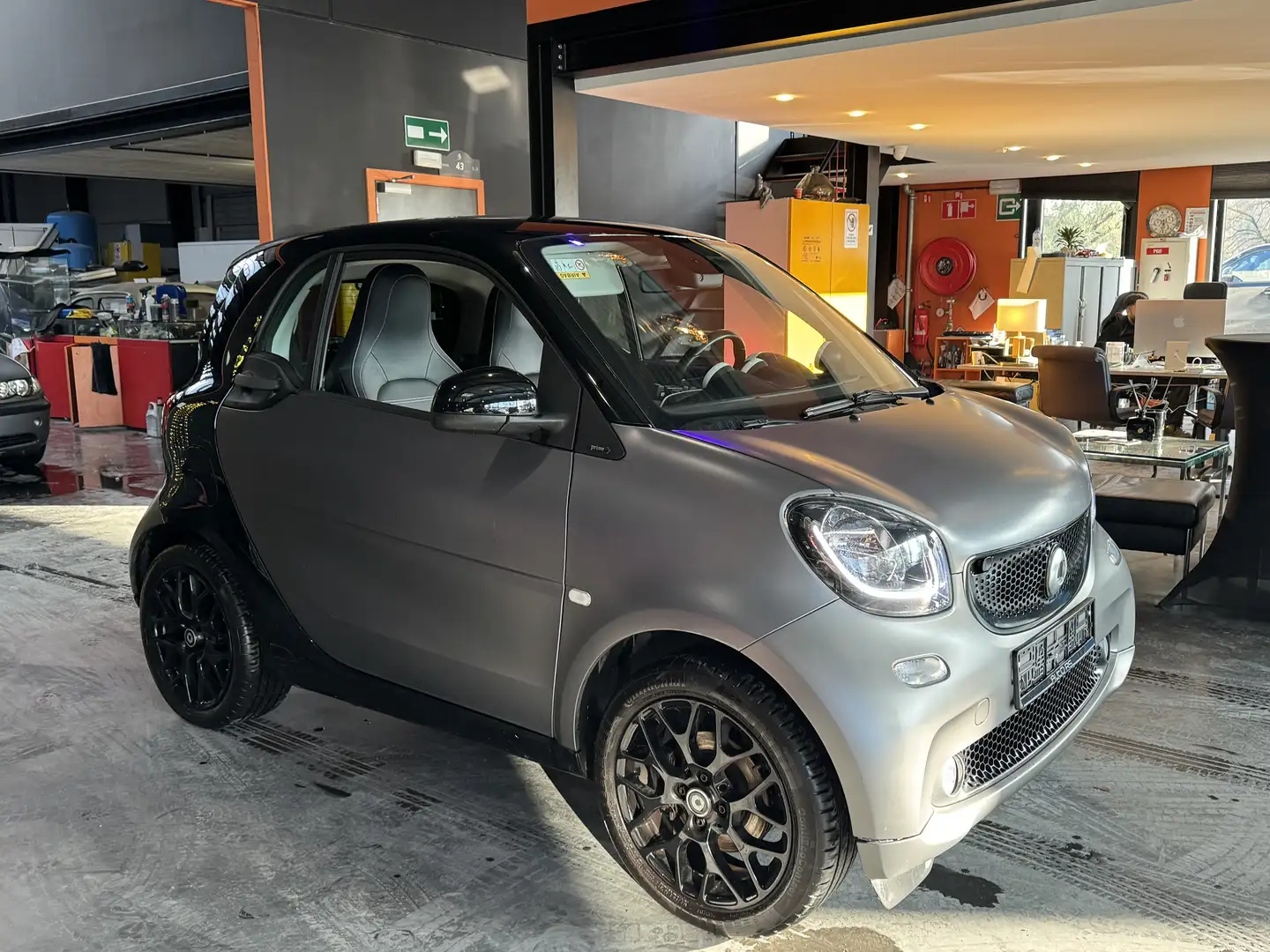 smart forTwo Fortwo coupé 0.9 - A/C - MEDIA/TEL - AUX/USB Gris - 2