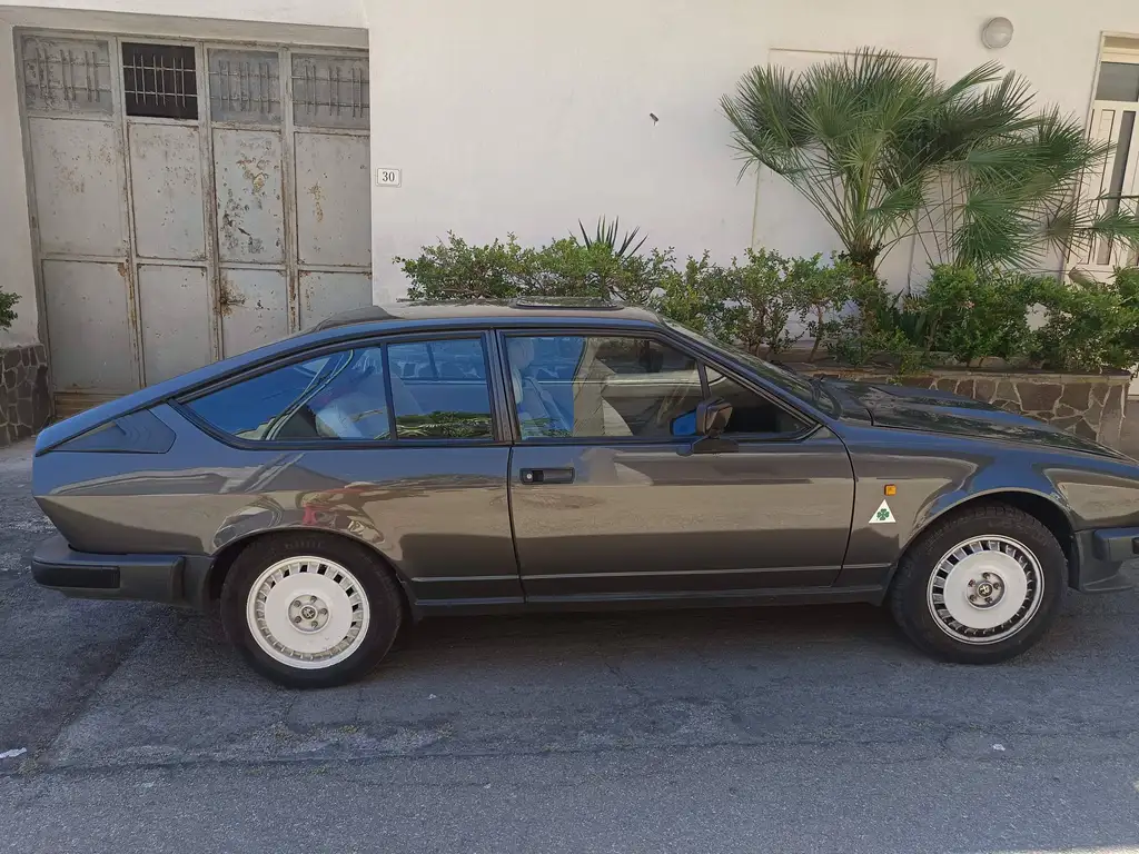 Alfa Romeo GTV 1981 из Европы — купить под ключ