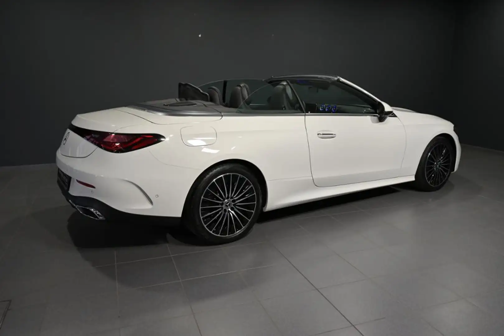 Mercedes-Benz CLE 200 Cabriolet AMG/KAMERA/LED/MEMORY/KEYLESS Weiß - 2