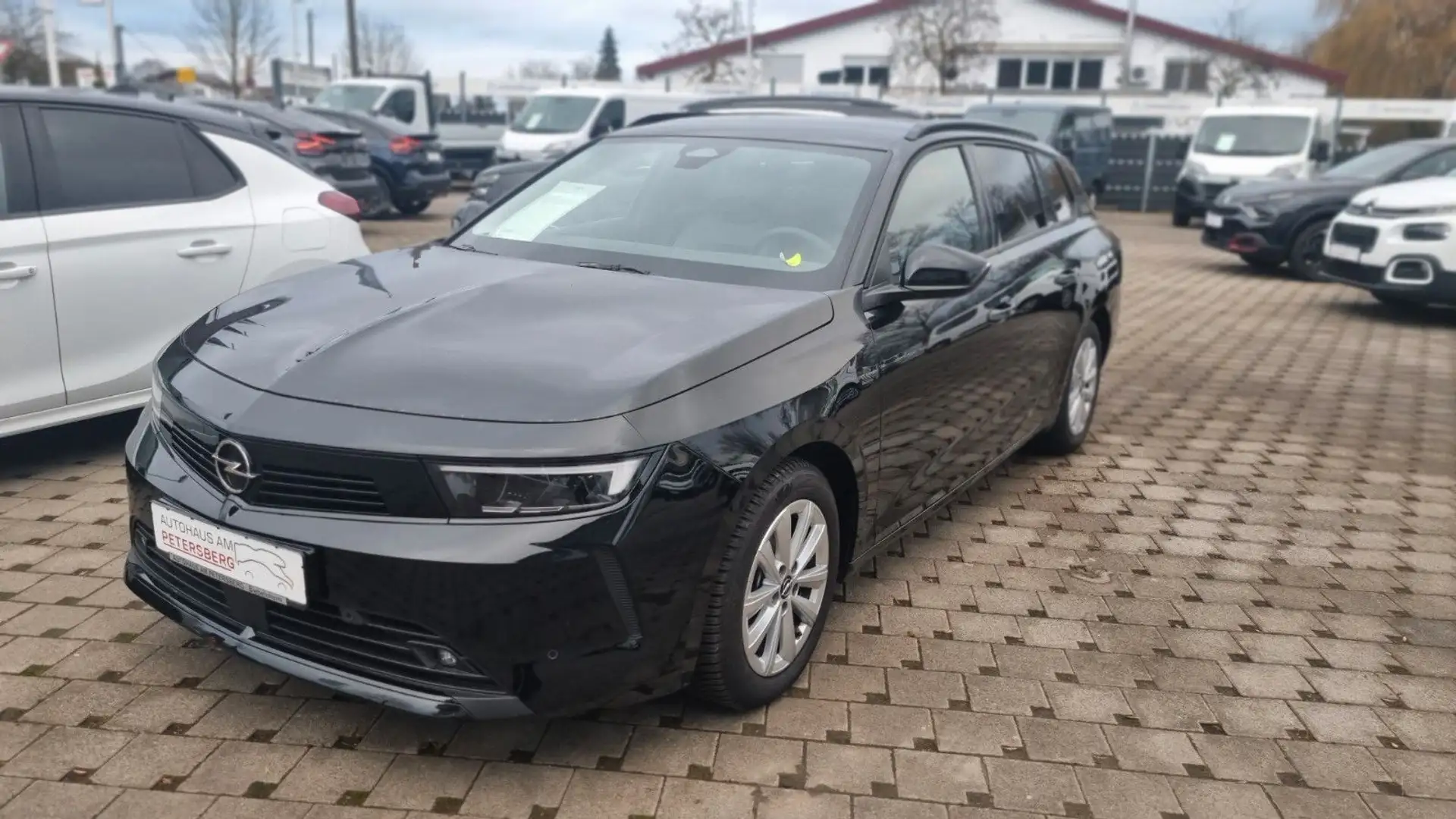 Opel Astra L Sports Tourer 1.2  Enjoy M&S Bereifung Schwarz - 2