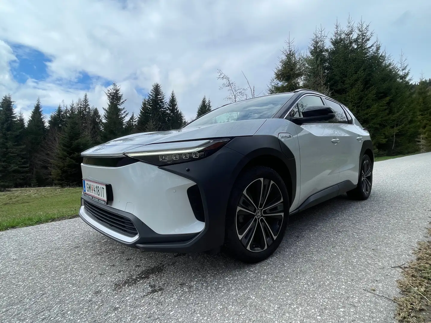 Toyota bZ4X BZ4X Allrad Elektro 71,4kWh Aut. Weiß - 2