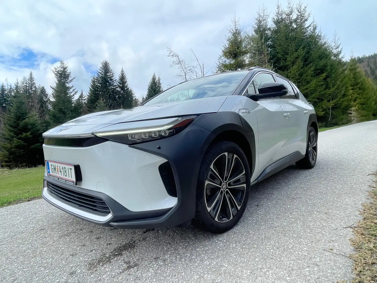 Toyota bZ4X BZ4X Allrad Elektro 71,4kWh Aut. Weiß - 1