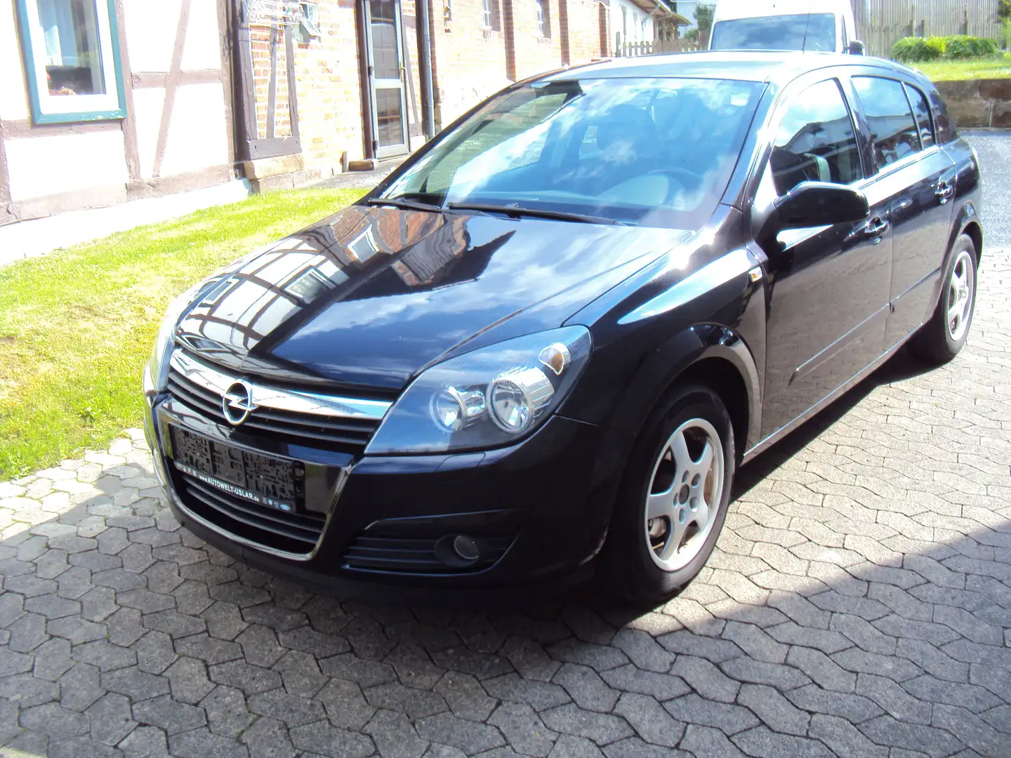 Opel Astra Чорний - 2