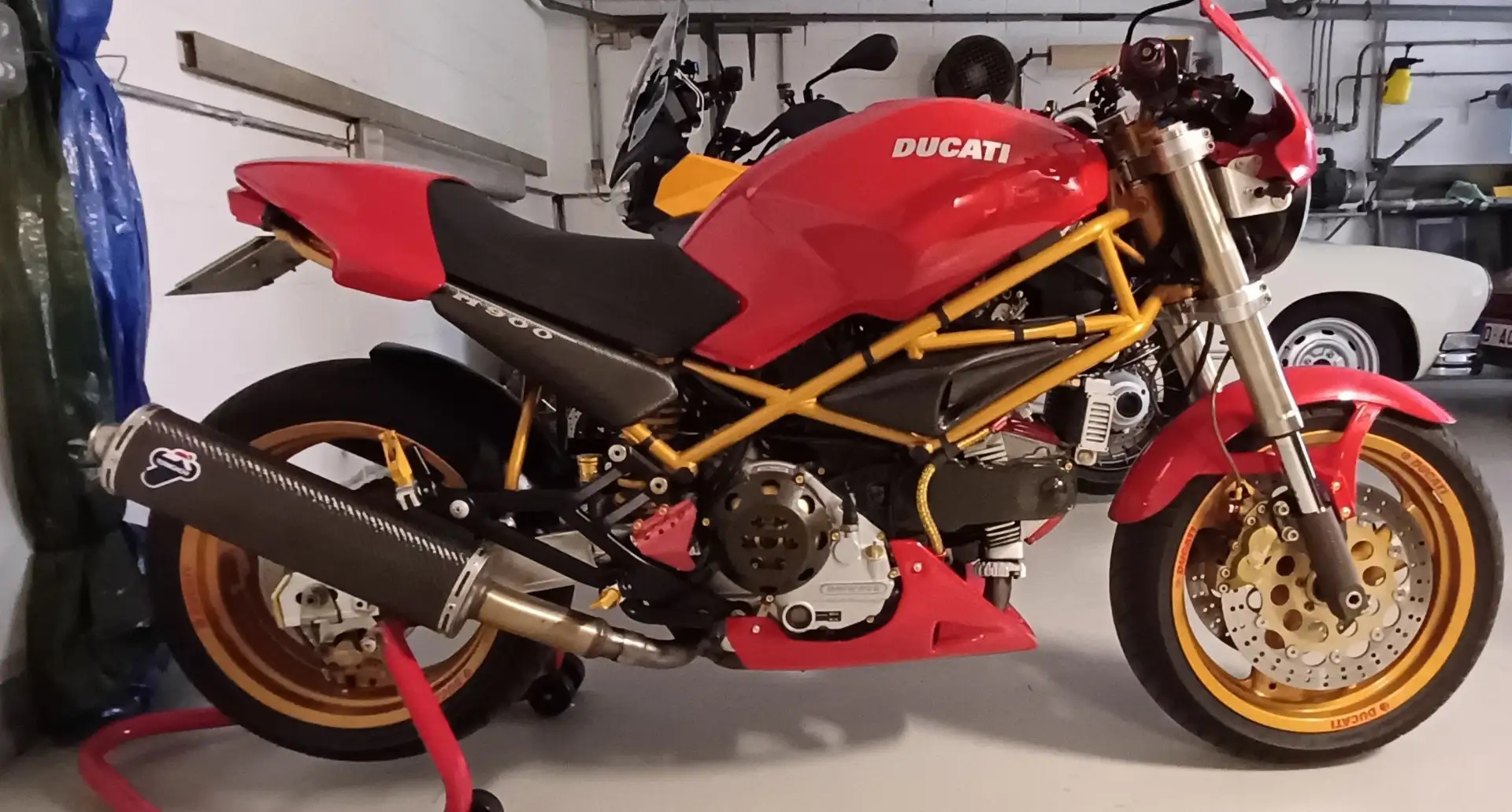 Ducati Monster 900 Rouge - 1