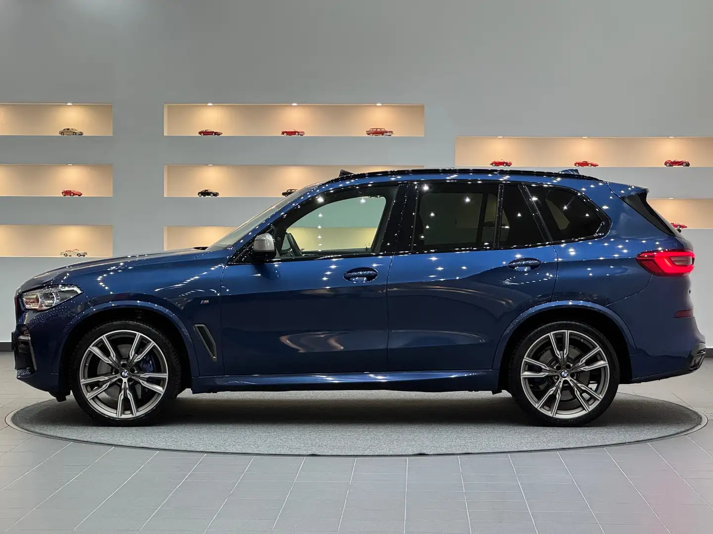 BMW X5 M 50d Individual *Pano Sky Lounge*Laser*Soft-Close* Bleu - 2