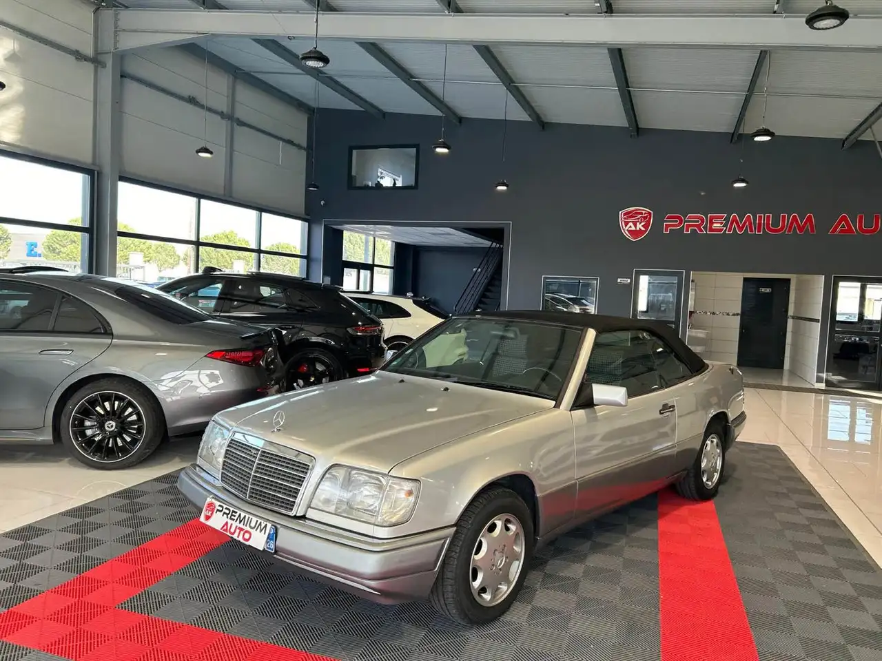 Mercedes-Benz 220