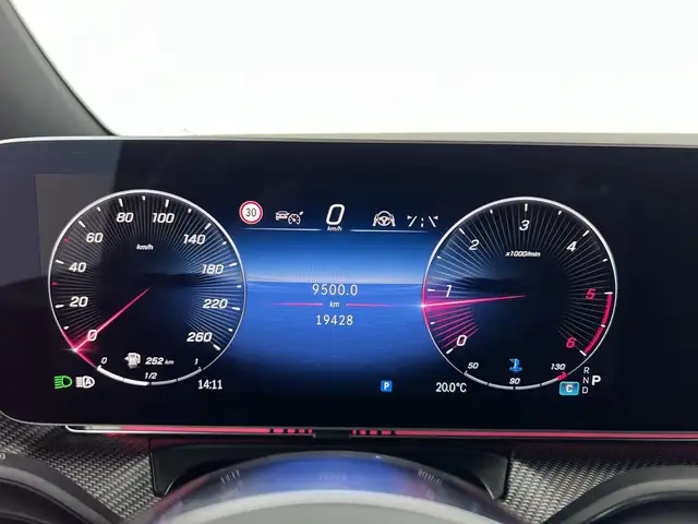 Mercedes-Benz V-Class view 11