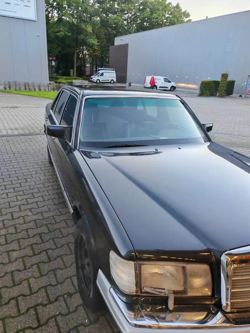 Mercedes-Benz 560 SEL - 2