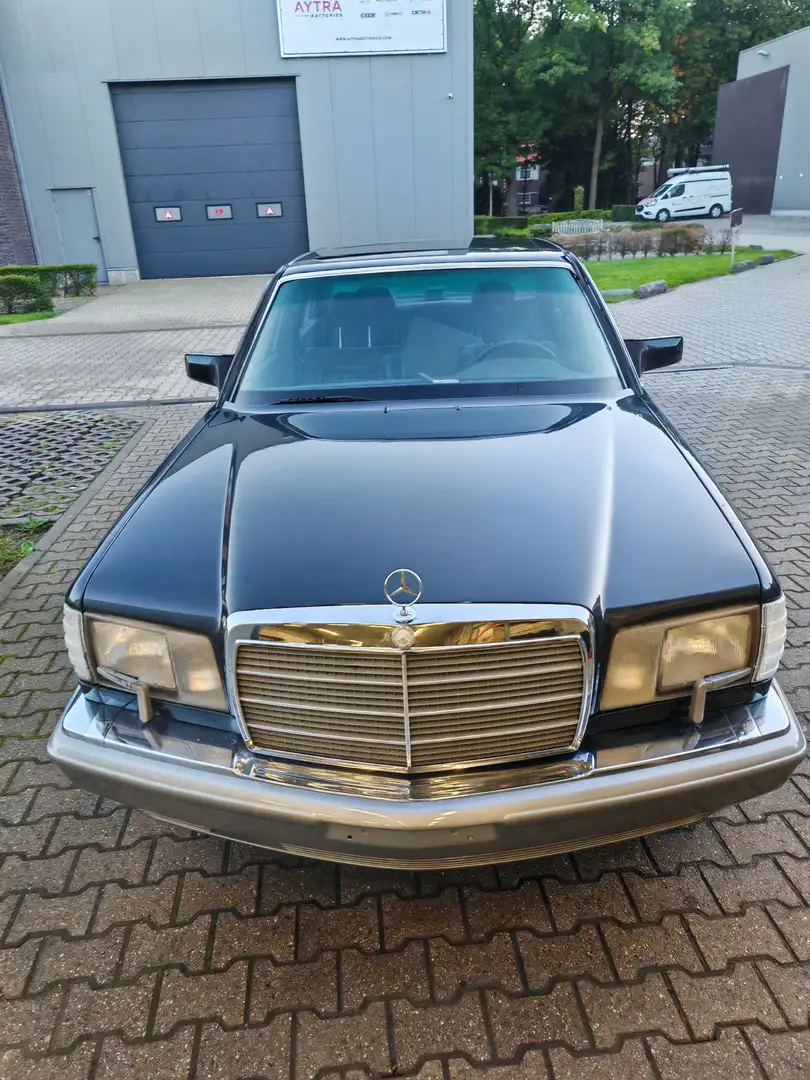 Mercedes-Benz 560 SEL - 1