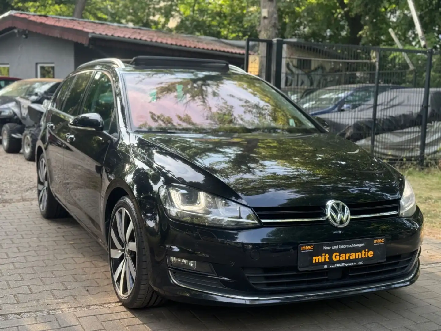 Volkswagen Golf 2.0 TDI BMT Highline Aut,Pano,Voll,1.Hand Schwarz - 2
