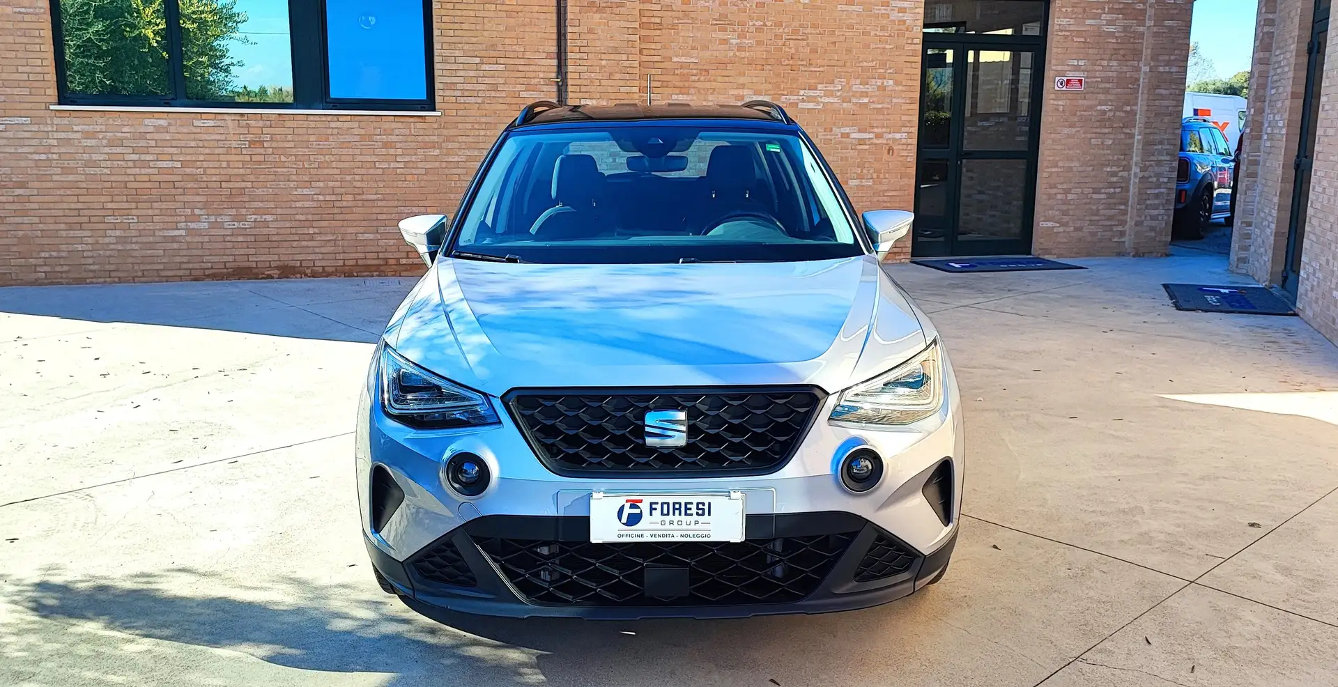 SEAT Arona Arona 2022 1.0 tgi Style 90cv Gris - 1