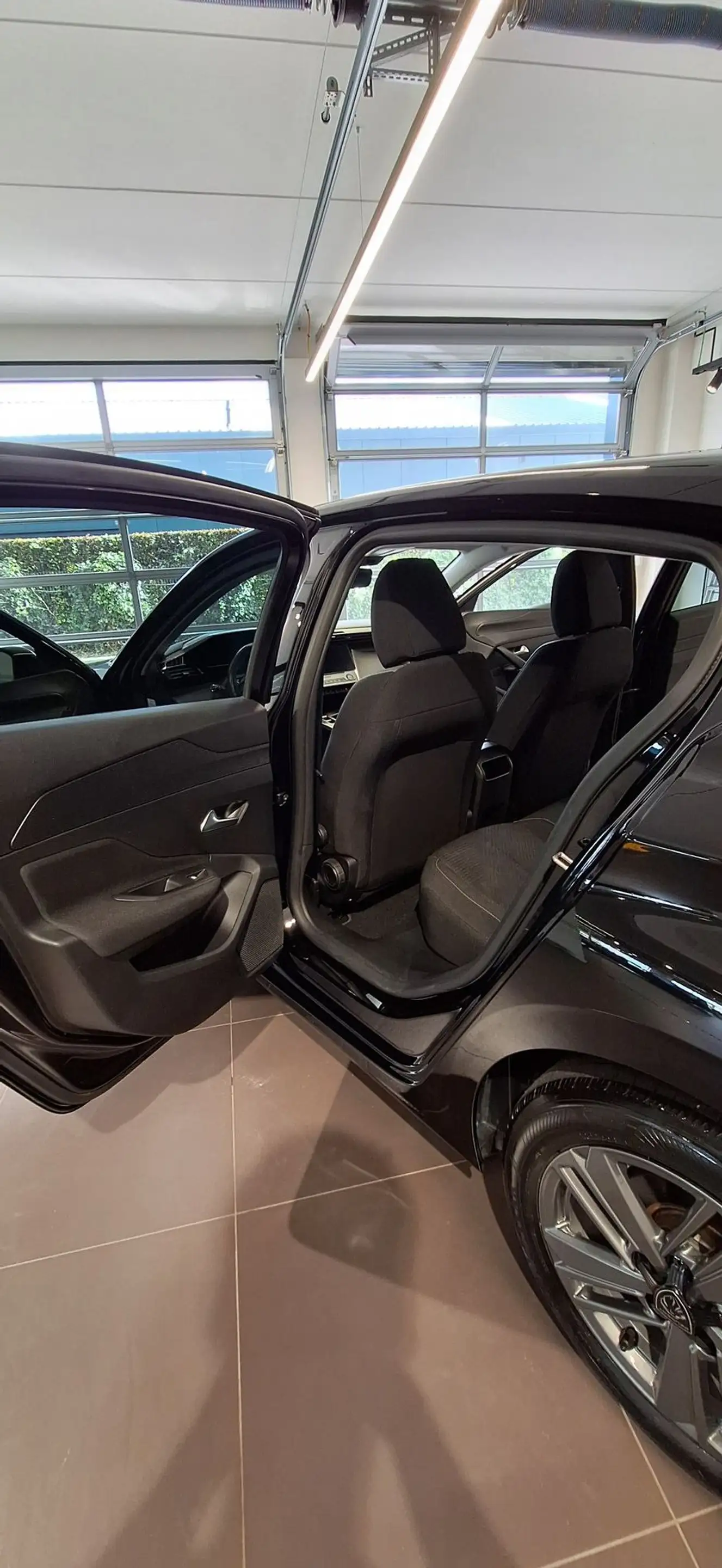 Peugeot 308 PureTech S&S Allure EAT8 — photo 14