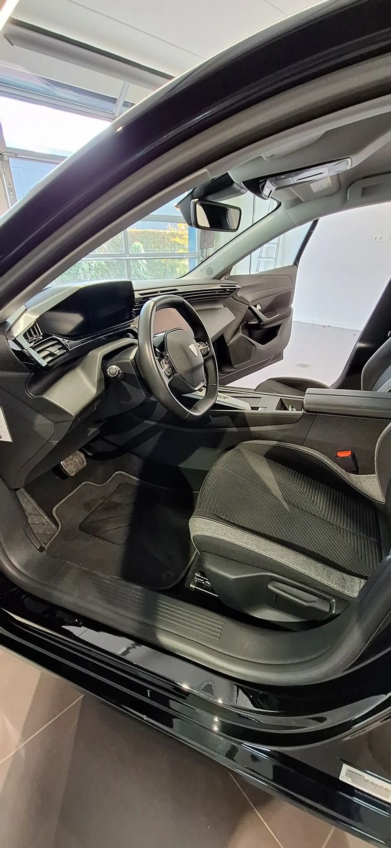 Peugeot 308 PureTech S&S Allure EAT8 — photo 13
