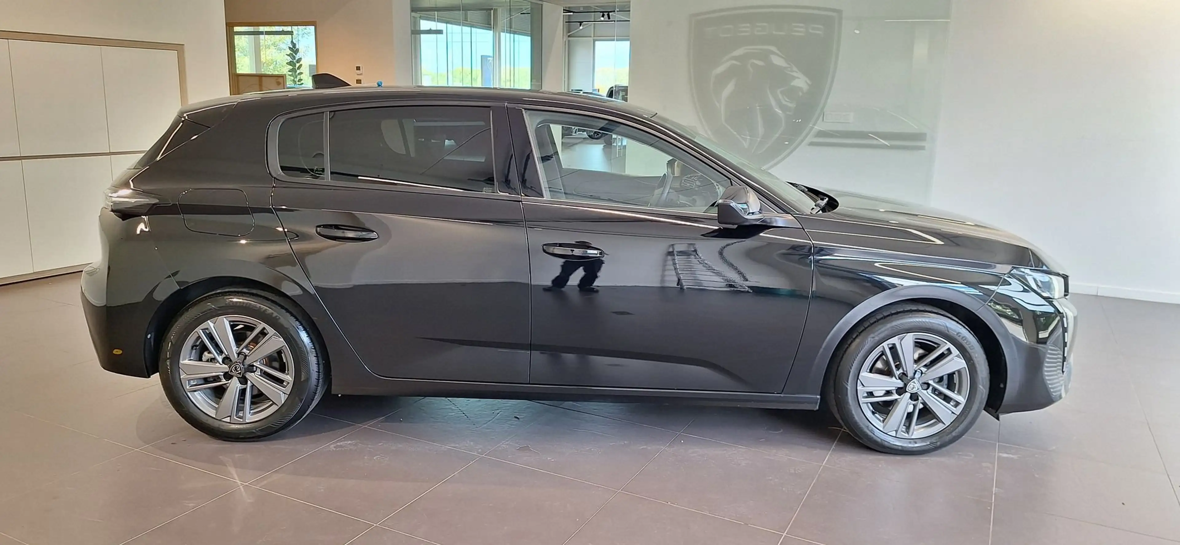 Peugeot 308 PureTech S&S Allure EAT8 — photo 7