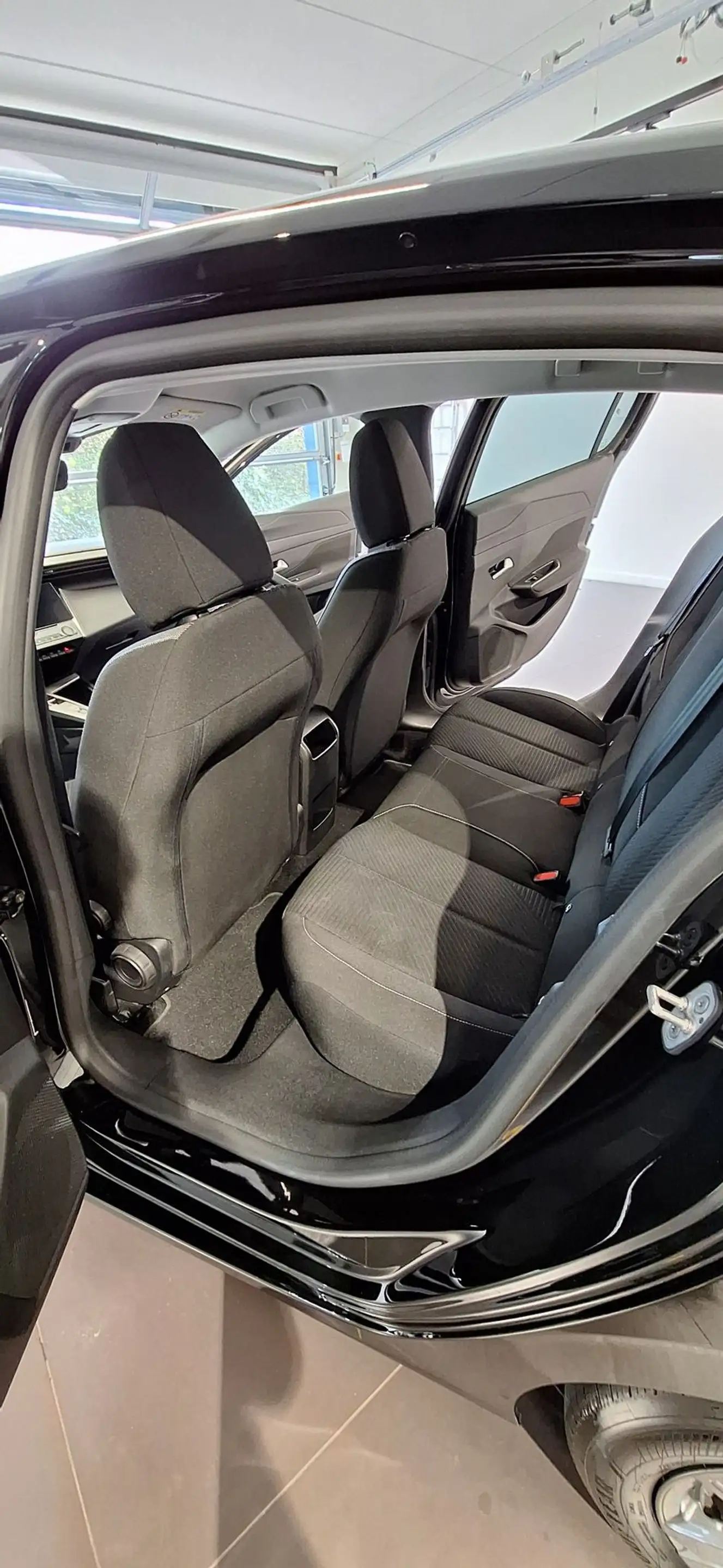 Peugeot 308 PureTech S&S Allure EAT8 — photo 15