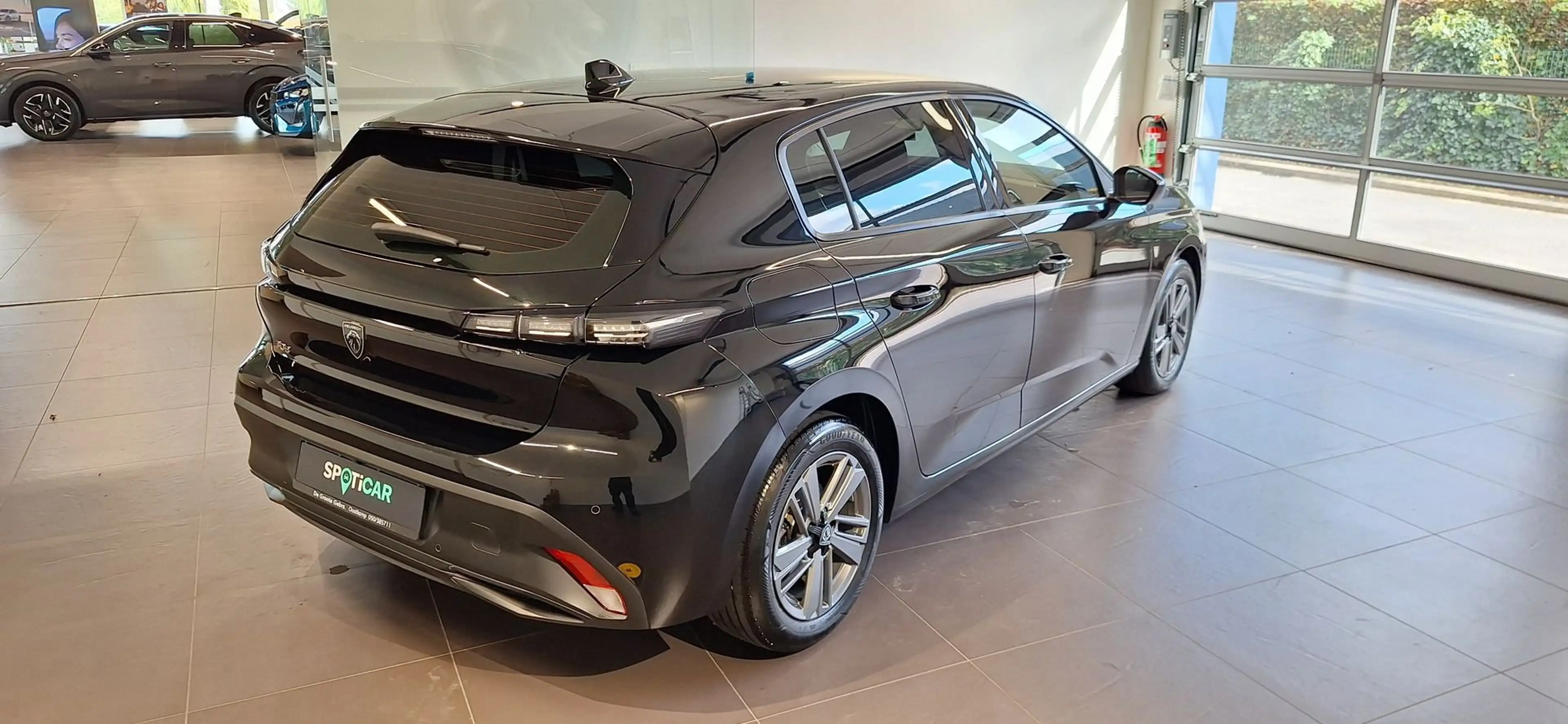 Peugeot 308 PureTech S&S Allure EAT8 — photo 6
