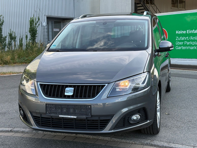 SEAT Alhambra Style*Panorama*Xenon*NAVI*AHK*PDC*7Sitz
