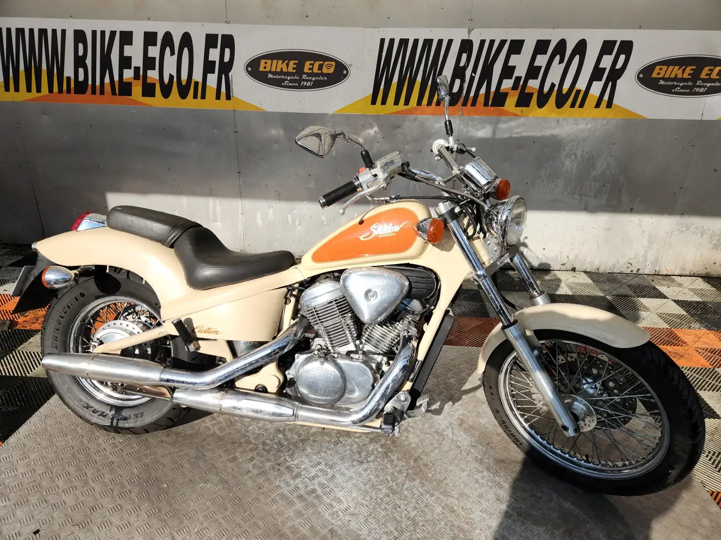 Honda Shadow 600 Beige - 1