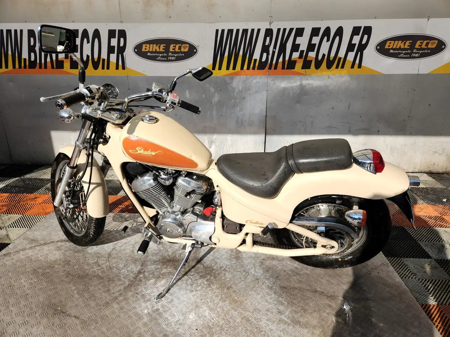 Honda Shadow 600 Beige - 2