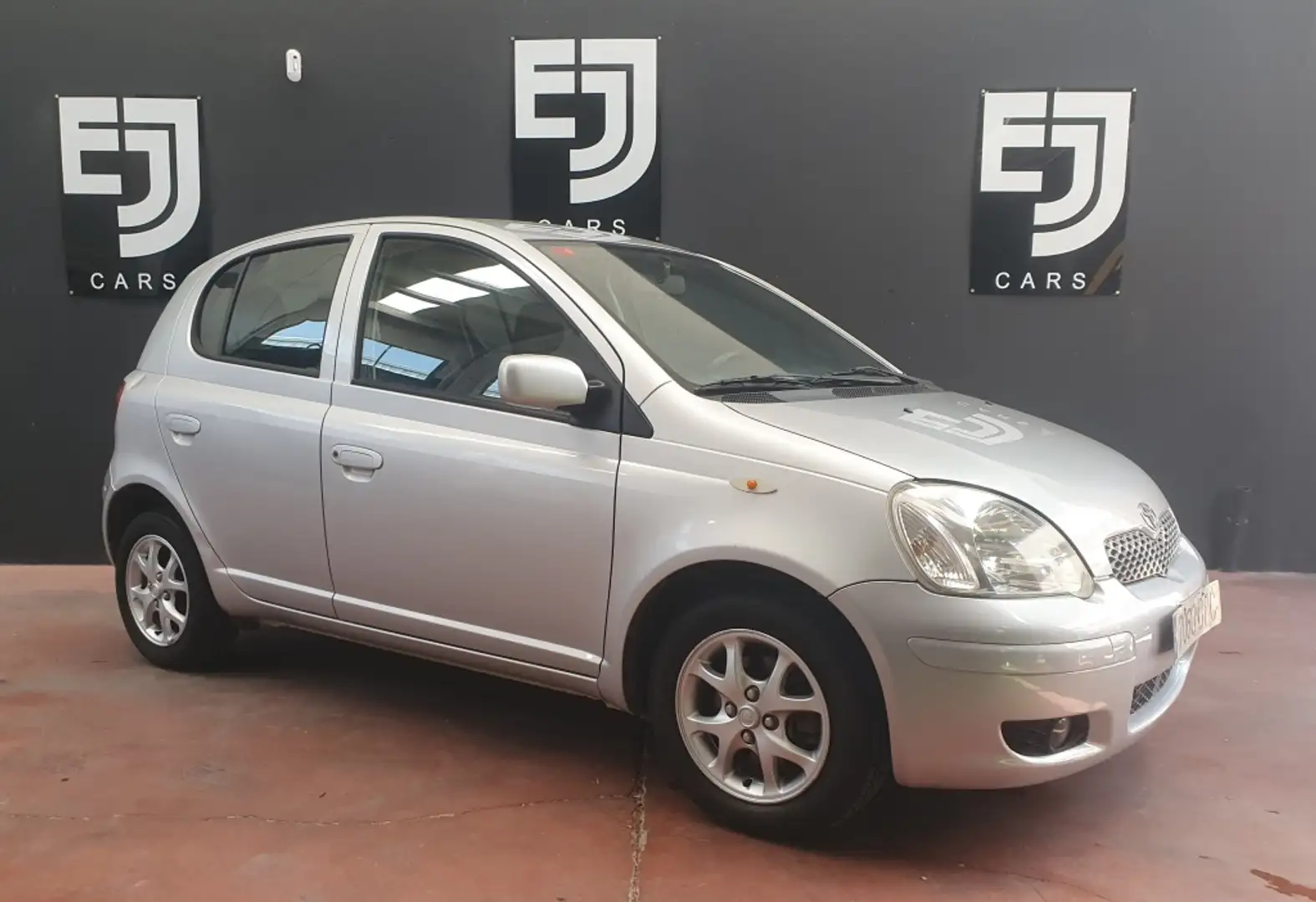 Toyota Yaris 1.3 VVT-i Sol Gümüş rengi - 1