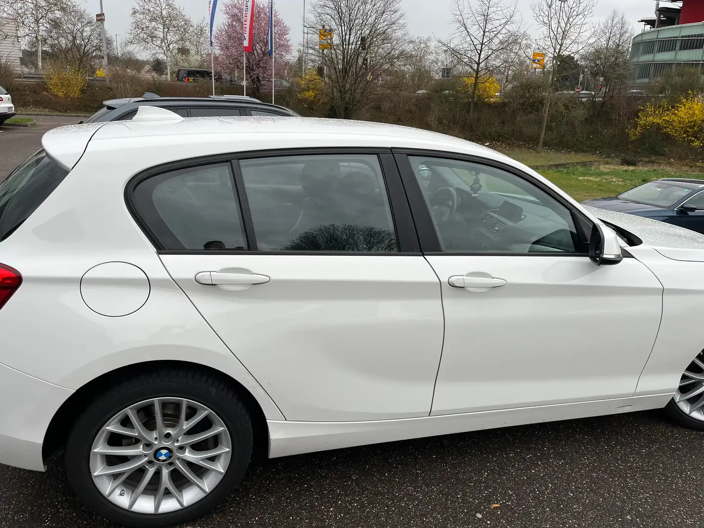 BMW 114 114i Weiß - 2