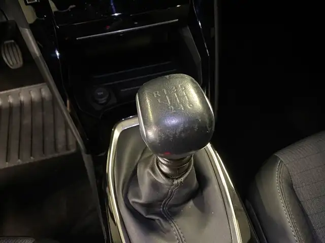 Peugeot 2008 view 12