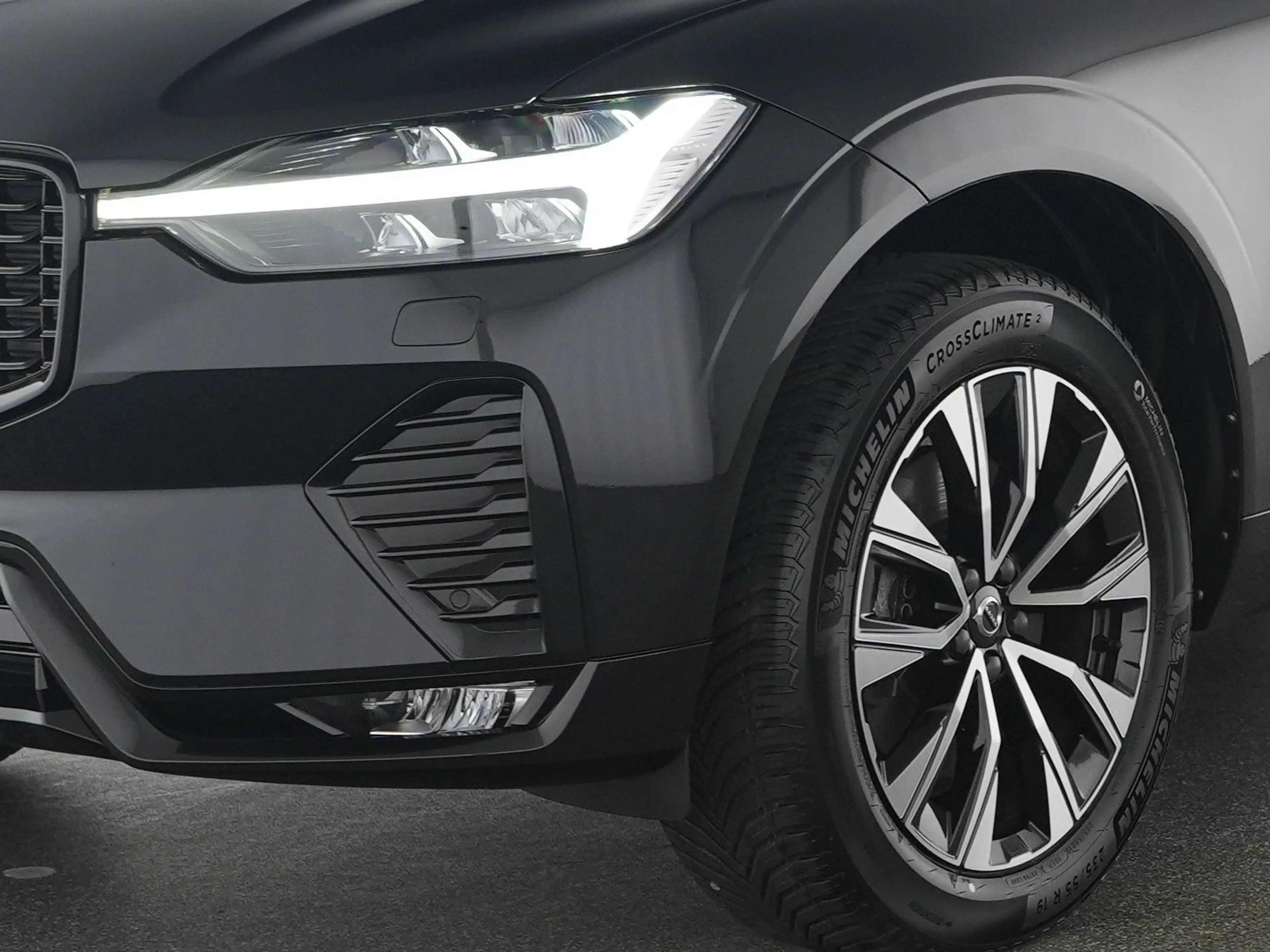 Volvo XC60 B4 AWD Plus Dark AHK*H&K-SOUND*STHZ*ACC — photo 8
