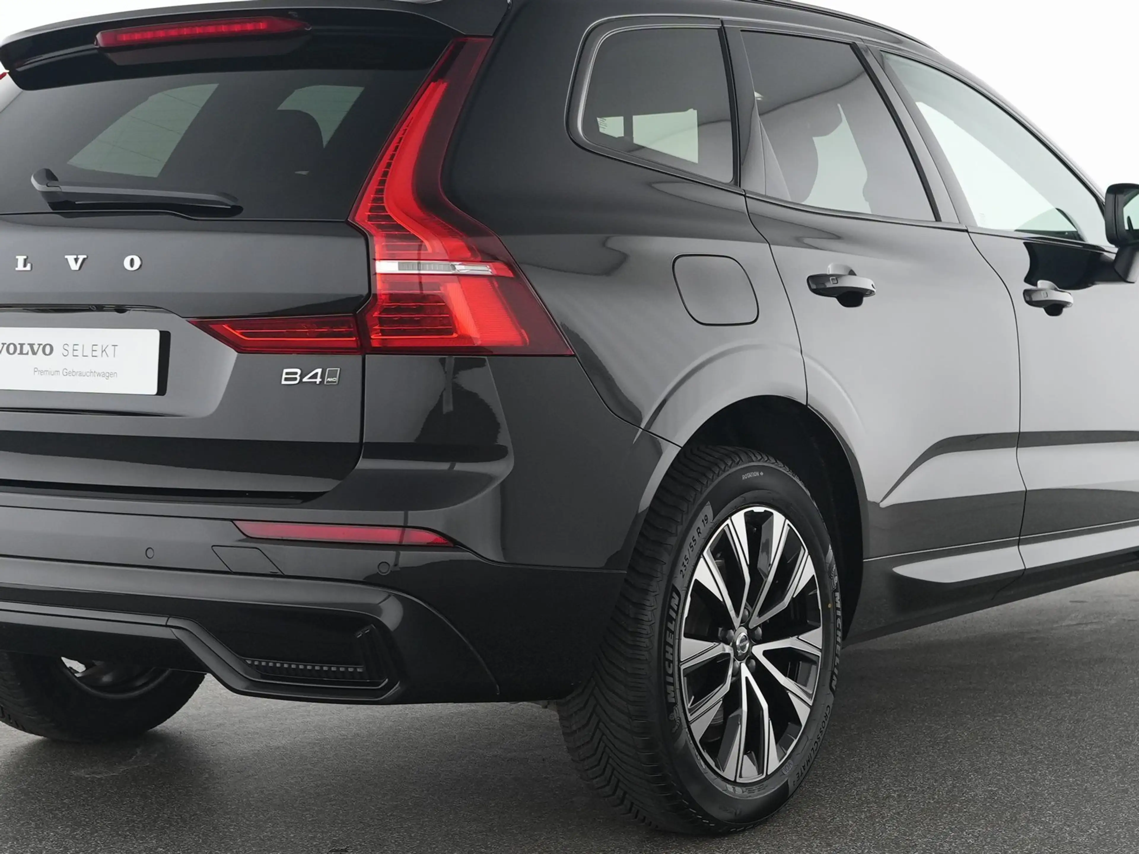 Volvo XC60 B4 AWD Plus Dark AHK*H&K-SOUND*STHZ*ACC — photo 9