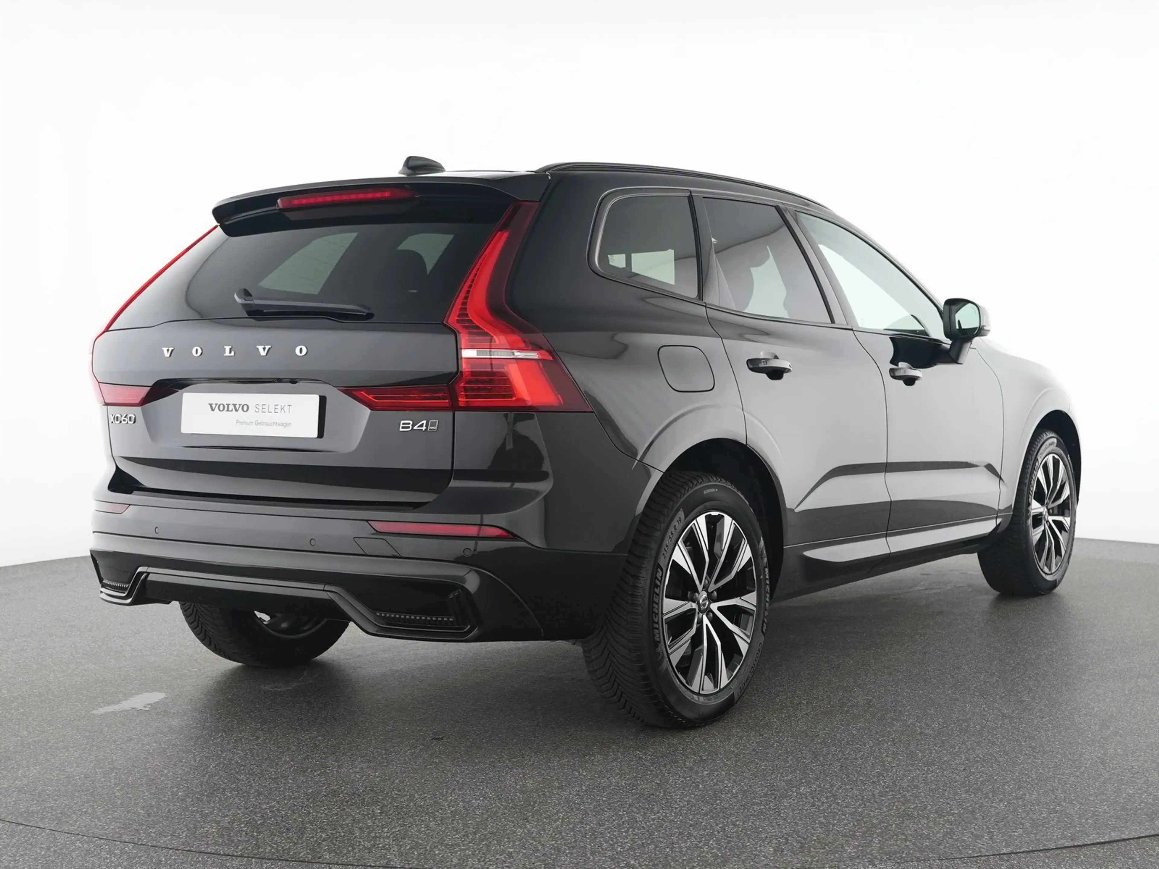 Volvo XC60 B4 AWD Plus Dark AHK*H&K-SOUND*STHZ*ACC — photo 2