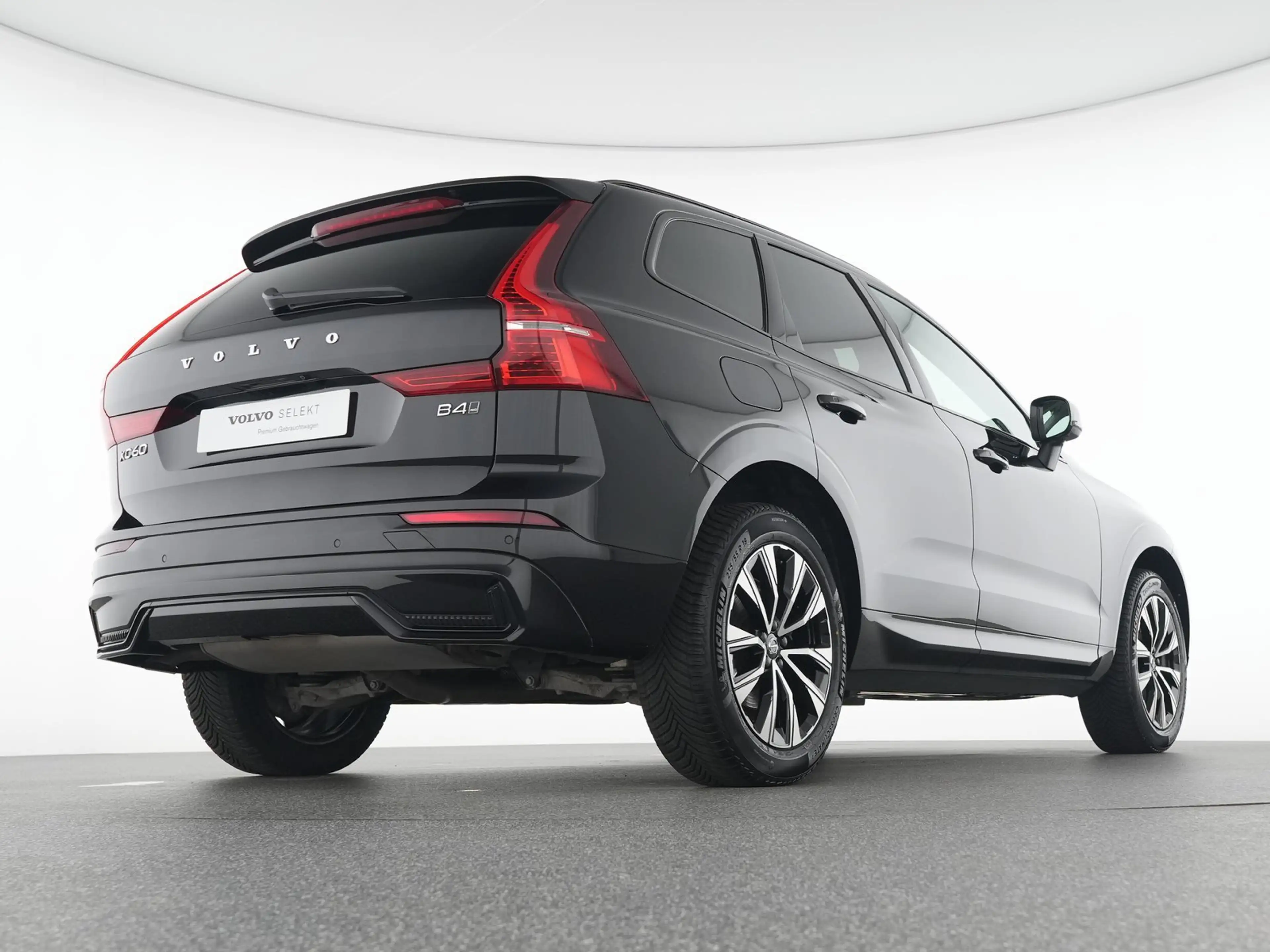 Volvo XC60 B4 AWD Plus Dark AHK*H&K-SOUND*STHZ*ACC — photo 7