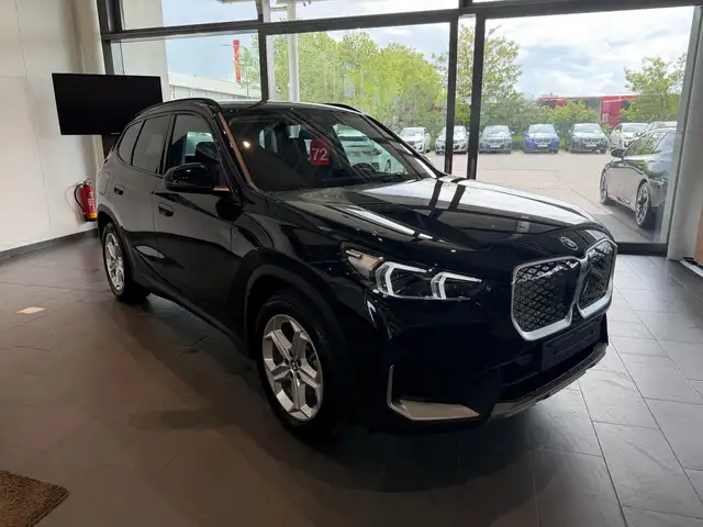 BMW Ix1 view 3