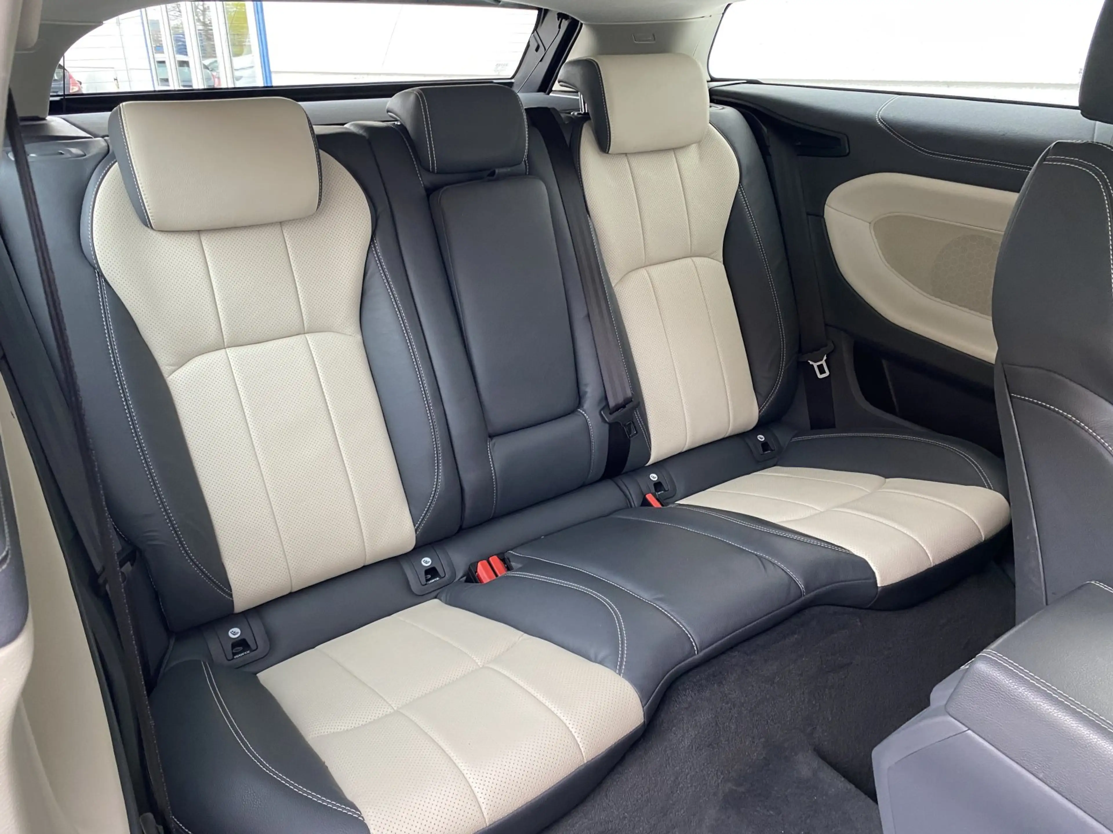 Land Rover Range Rover Evoque Coupe TD4 3-Türer Alu19 RKam Nav Shz Leder — photo 12