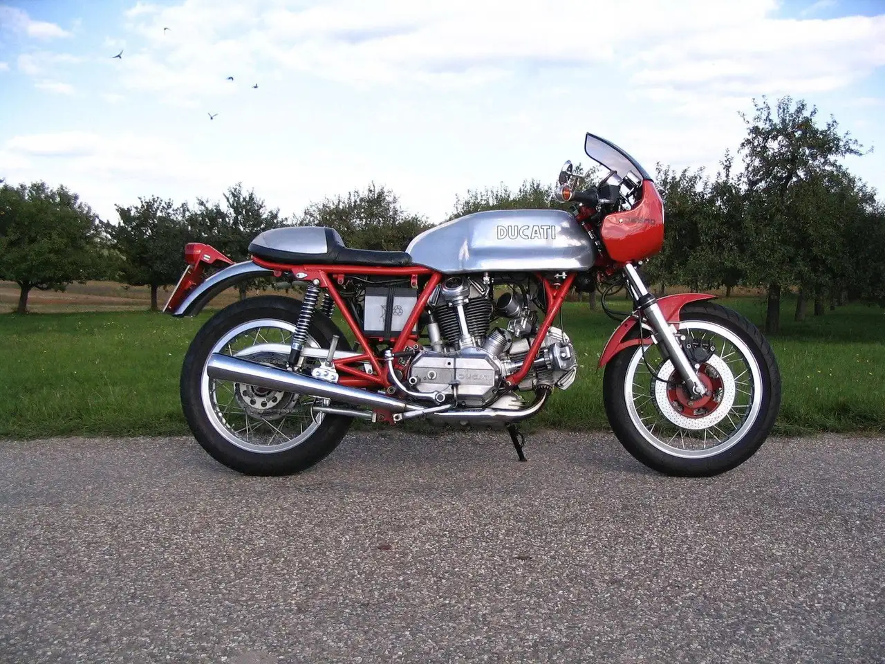 Ducati 860 GTS