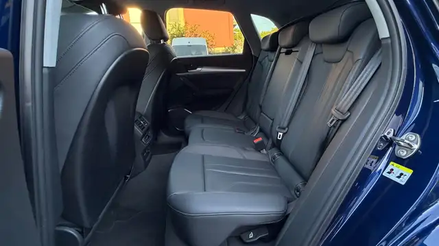 Audi Q5 view 12