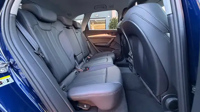 Audi Q5 view 13