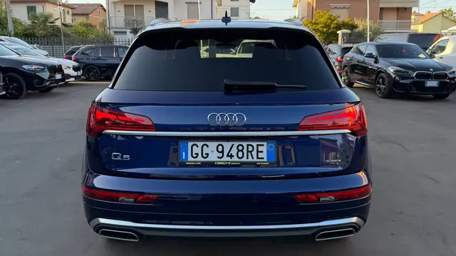 Audi Q5 view 8