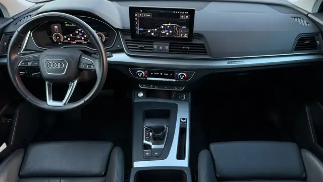 Audi Q5 view 10