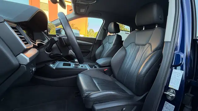 Audi Q5 view 11