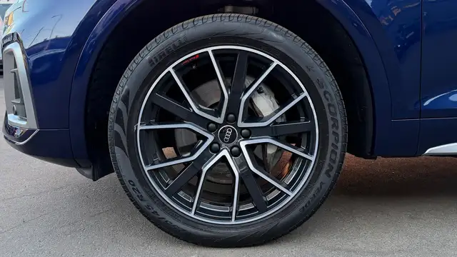 Audi Q5 view 6