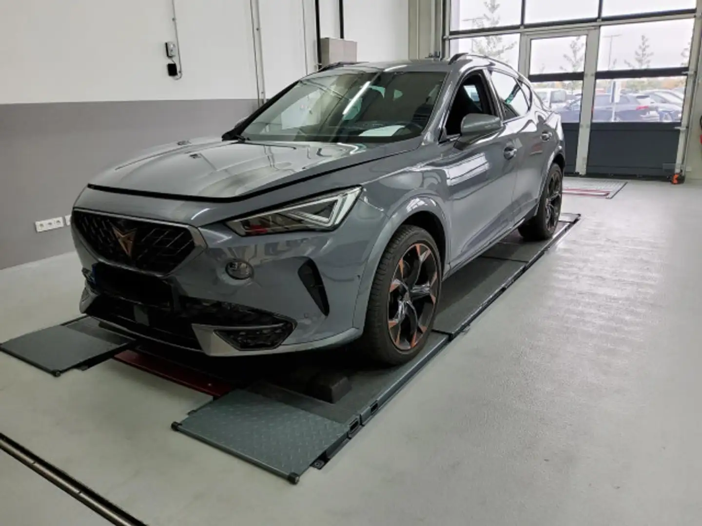 CUPRA Formentor VZ 2.0 TSI 4D *ACC*AHK*PANO*MATRIX*19* Grau - 2
