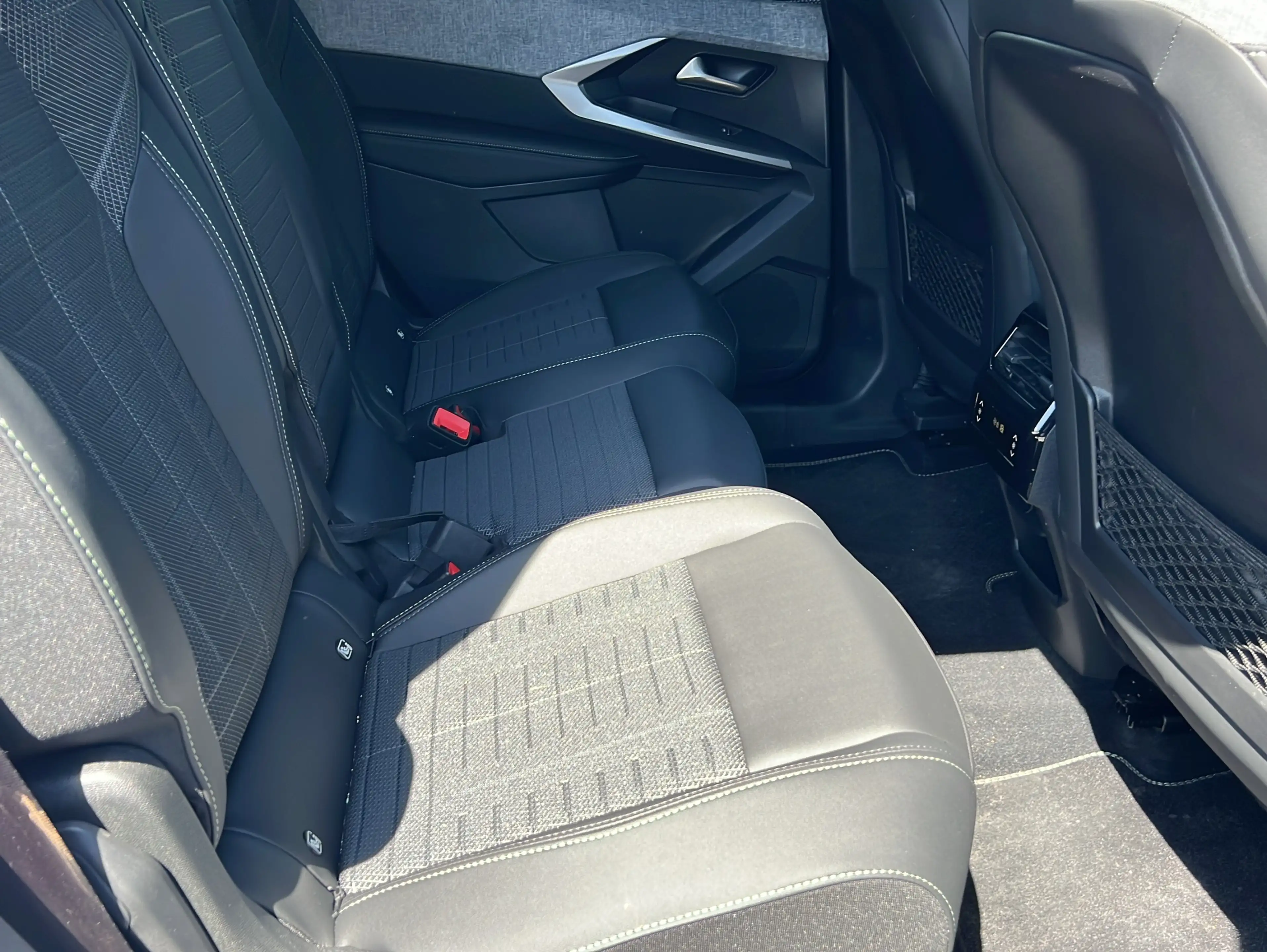 Peugeot 5008 GT Hybrid 145*Matrix*ACC*Navi*Kamera — photo 13