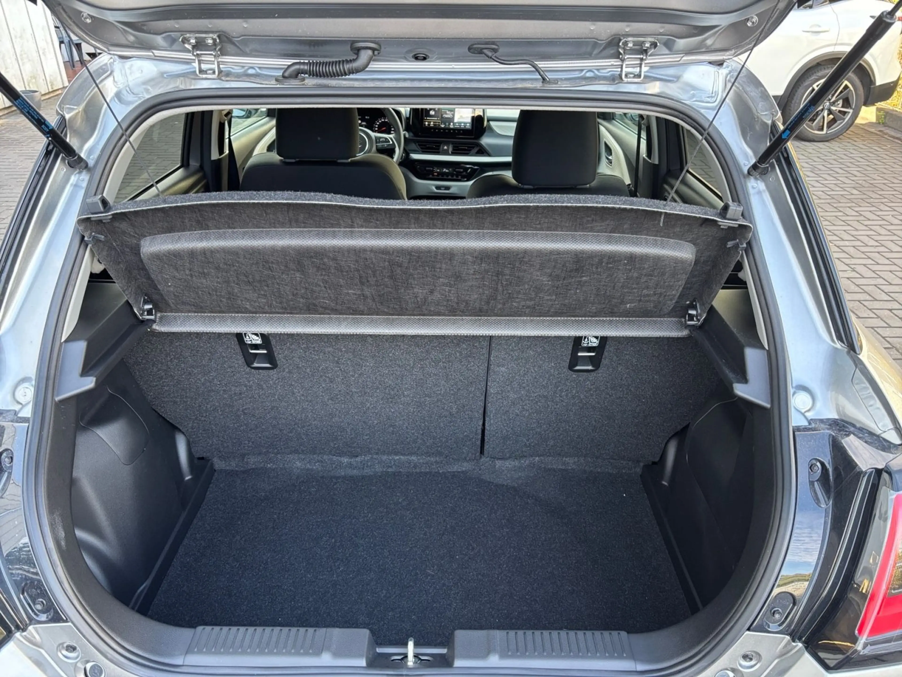 Suzuki Swift SWIFT COMFORT CVT HYBRID — photo 12