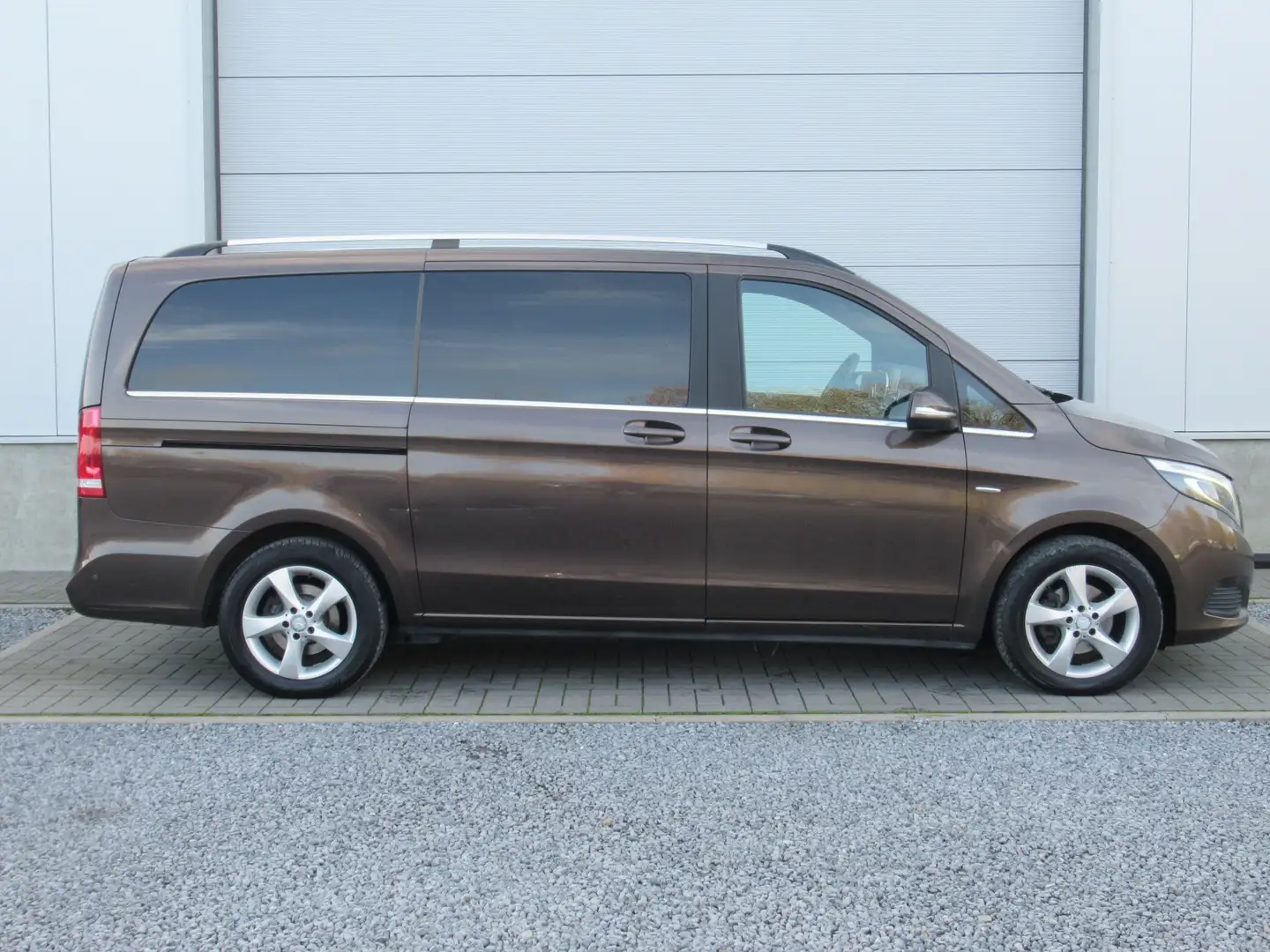 Mercedes-Benz V 220 d Aut. / 7 pl. / € 18.999 netto / Leder / Navi Brun - 2