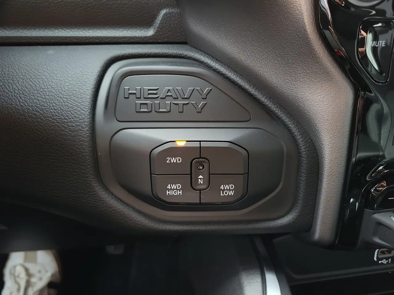 RAM 3500 снимка RAM 3500